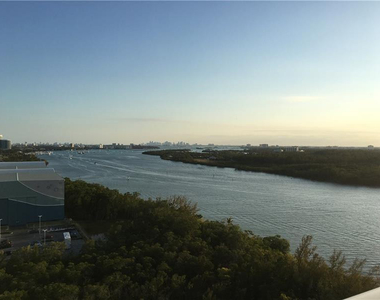 100 Bayview Drive - Photo Thumbnail 3