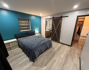 212 Nw 41st Court - Photo Thumbnail 3