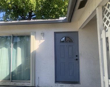 212 Nw 41st Court - Photo Thumbnail 21