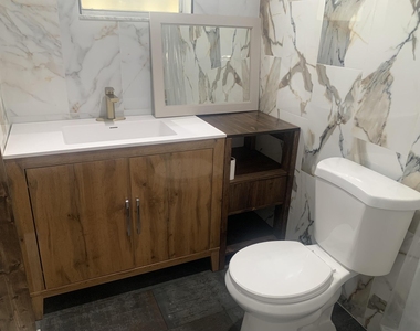 212 Nw 41st Court - Photo Thumbnail 6