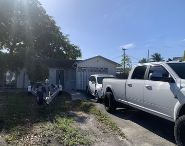 212 Nw 41st Court - Photo Thumbnail 18