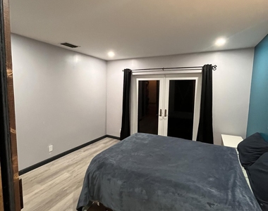 212 Nw 41st Court - Photo Thumbnail 4