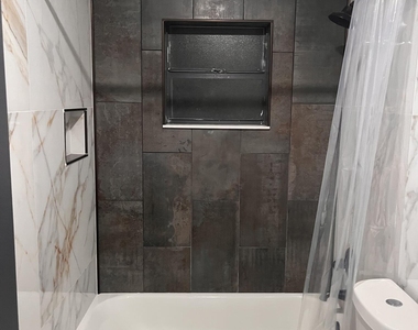 212 Nw 41st Court - Photo Thumbnail 9
