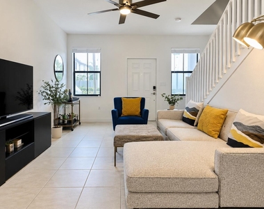 520 Sw 19th Way - Photo Thumbnail 2