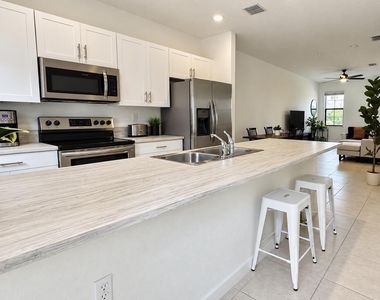 520 Sw 19th Way - Photo Thumbnail 7