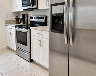520 Sw 19th Way - Photo Thumbnail 5