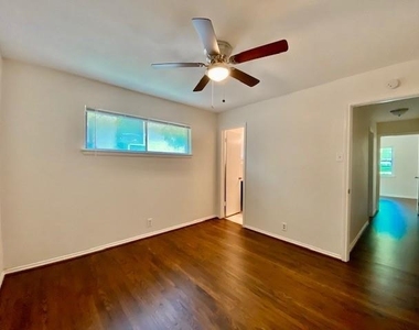 2125 Forest Oaks Drive - Photo Thumbnail 17