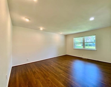 2125 Forest Oaks Drive - Photo Thumbnail 4