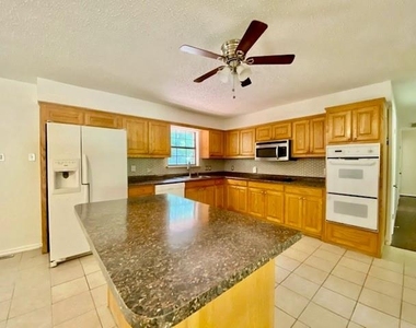 2125 Forest Oaks Drive - Photo Thumbnail 8