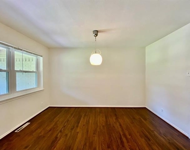 2125 Forest Oaks Drive - Photo Thumbnail 5