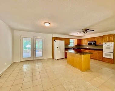 2125 Forest Oaks Drive - Photo Thumbnail 11