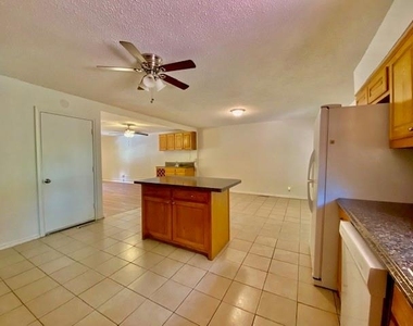 2125 Forest Oaks Drive - Photo Thumbnail 12