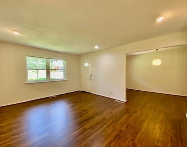 2125 Forest Oaks Drive - Photo Thumbnail 3