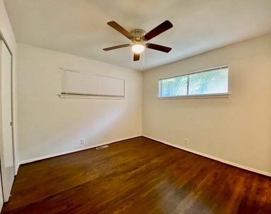2125 Forest Oaks Drive - Photo Thumbnail 16