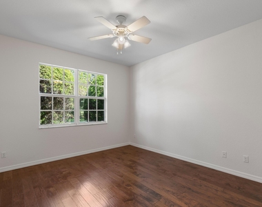 102 Crab Cay Way - Photo Thumbnail 15