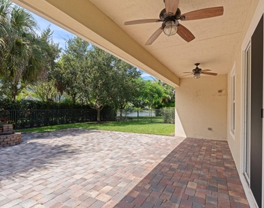 102 Crab Cay Way - Photo Thumbnail 2