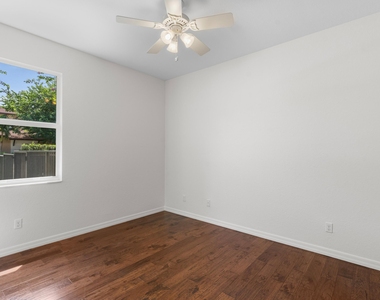 102 Crab Cay Way - Photo Thumbnail 13
