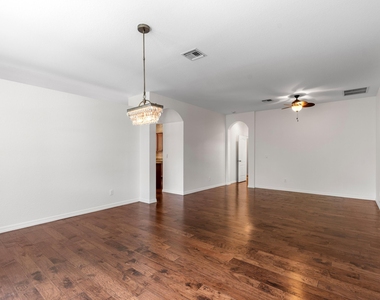 102 Crab Cay Way - Photo Thumbnail 4