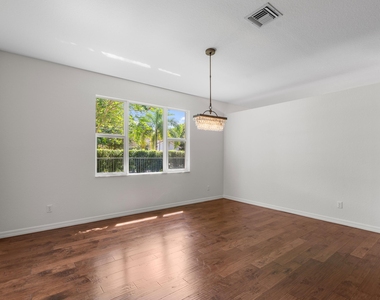 102 Crab Cay Way - Photo Thumbnail 5