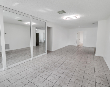2233 Nw 3rd Avenue - Photo Thumbnail 3