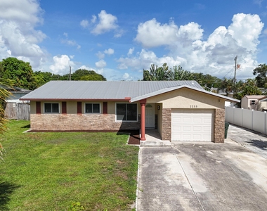 2233 Nw 3rd Avenue - Photo Thumbnail 2