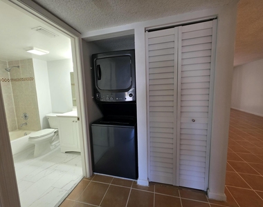 3300 Jaywood Terrace - Photo Thumbnail 9