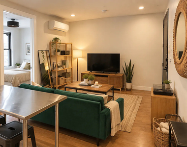 90 Manhattan Avenue - Photo Thumbnail 1