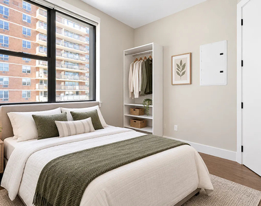 90 Manhattan Avenue - Photo Thumbnail 4