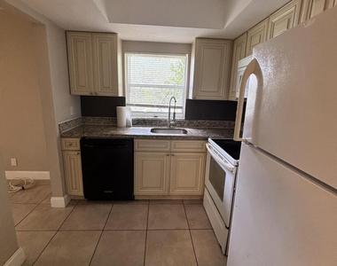 1550 Nw 15th Street - Photo Thumbnail 7