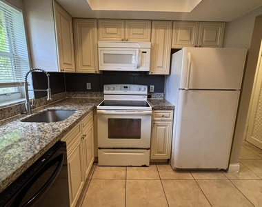 1550 Nw 15th Street - Photo Thumbnail 6