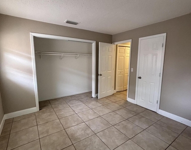 1550 Nw 15th Street - Photo Thumbnail 3