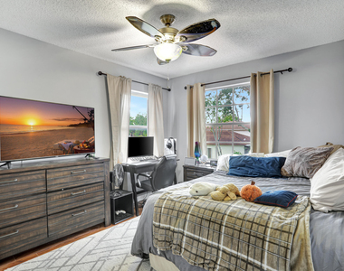 6242 Nw 38th Drive - Photo Thumbnail 14