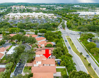 6242 Nw 38th Drive - Photo Thumbnail 5