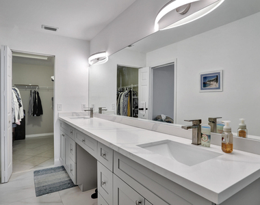 6242 Nw 38th Drive - Photo Thumbnail 23