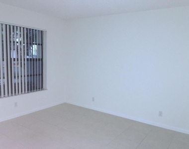 3095 Inglewood Terrace - Photo Thumbnail 7