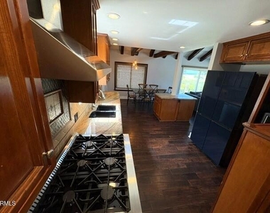 900 San Pedro Street - Photo Thumbnail 9