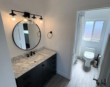 900 San Pedro Street - Photo Thumbnail 14
