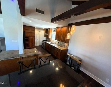 900 San Pedro Street - Photo Thumbnail 7