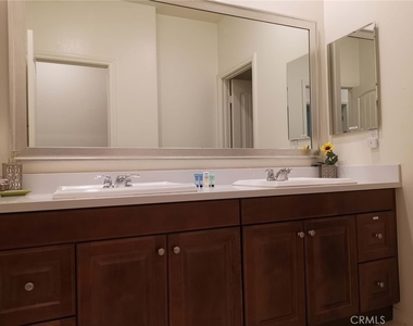 7008 Jetty Court - Photo Thumbnail 7