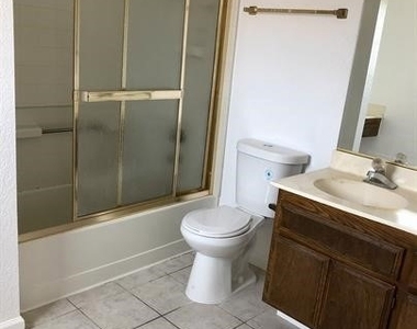 1120 W Gilman - Photo Thumbnail 14