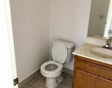 1120 W Gilman - Photo Thumbnail 8