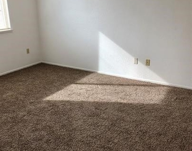 1120 W Gilman - Photo Thumbnail 12