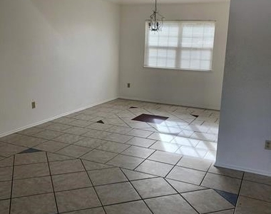 1120 W Gilman - Photo Thumbnail 1