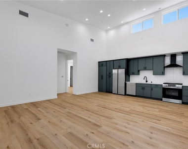 22920 Califa - Photo Thumbnail 9