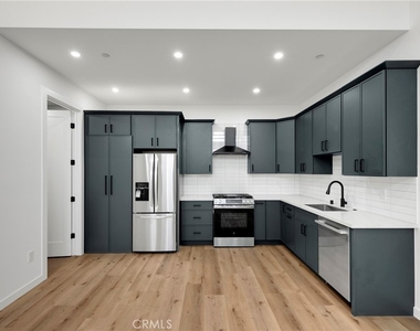 22920 Califa Street - Photo Thumbnail 10