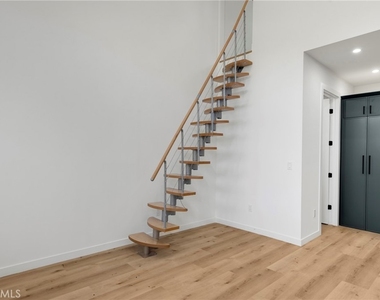 22920 Califa Street - Photo Thumbnail 13