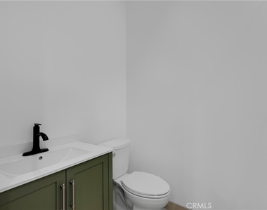 22920 Califa Street - Photo Thumbnail 12