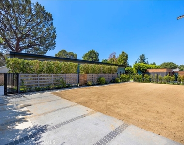 22920 Califa Street - Photo Thumbnail 5