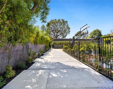 22920 Califa Street - Photo Thumbnail 4