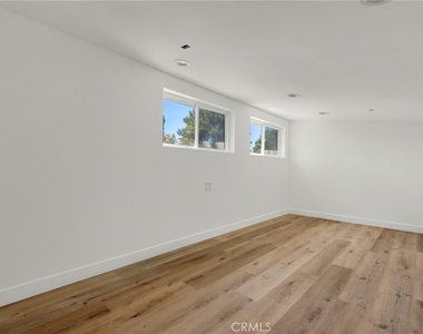 22920 Califa Street - Photo Thumbnail 14